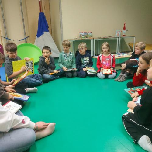 Gesprächskreis Büchermarkt im Turnsaal